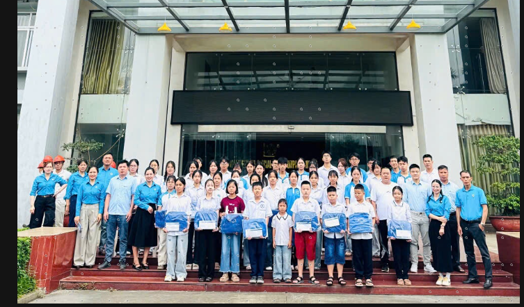 CÔNG TY PHỐI HỢP CÙNG BCH CÔNG ĐOÀN TỔ CHỨC CHƯƠNG TRÌNH KHUYẾN HỌC NĂM HỌC 2025–2026